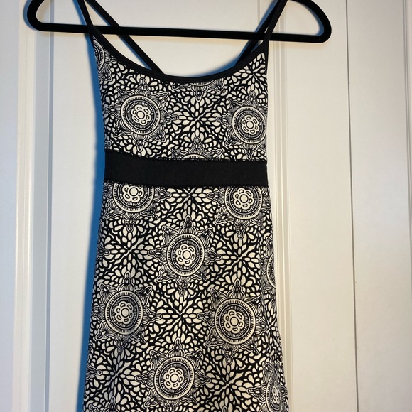 Athletisure top with built in shelf bra - Picture 1 of 5